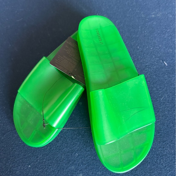Forever 21 Bright Green Sandal/Slides 💚 get in on the trend cute comfy& so cool! - Picture 1 of 10